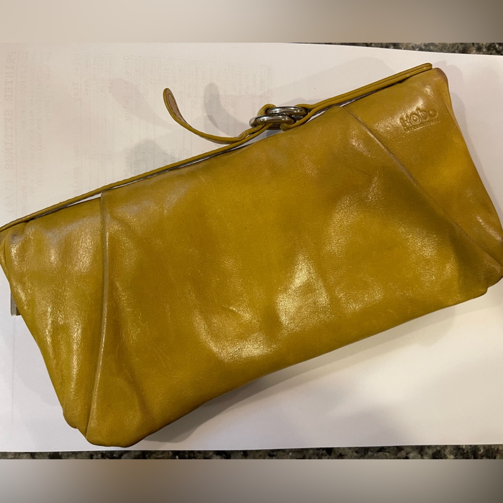 HOBO INTERNATIONAL BIFOLD WALLET leather chartreuse